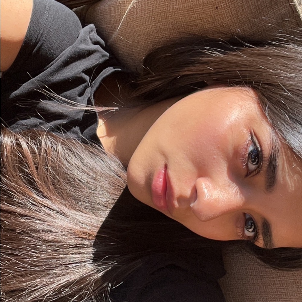 Meet your Posher, Camila